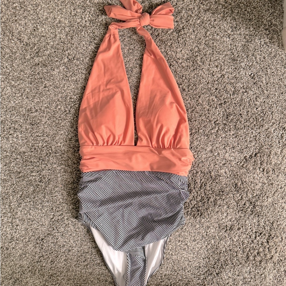 Cupshe Plunging halter tie one piece swimsuit size M. Hygenic liner attached.